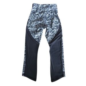 Lululemon Deep Breath Crop (21" ) Iced Wave White Black / Black Size 2